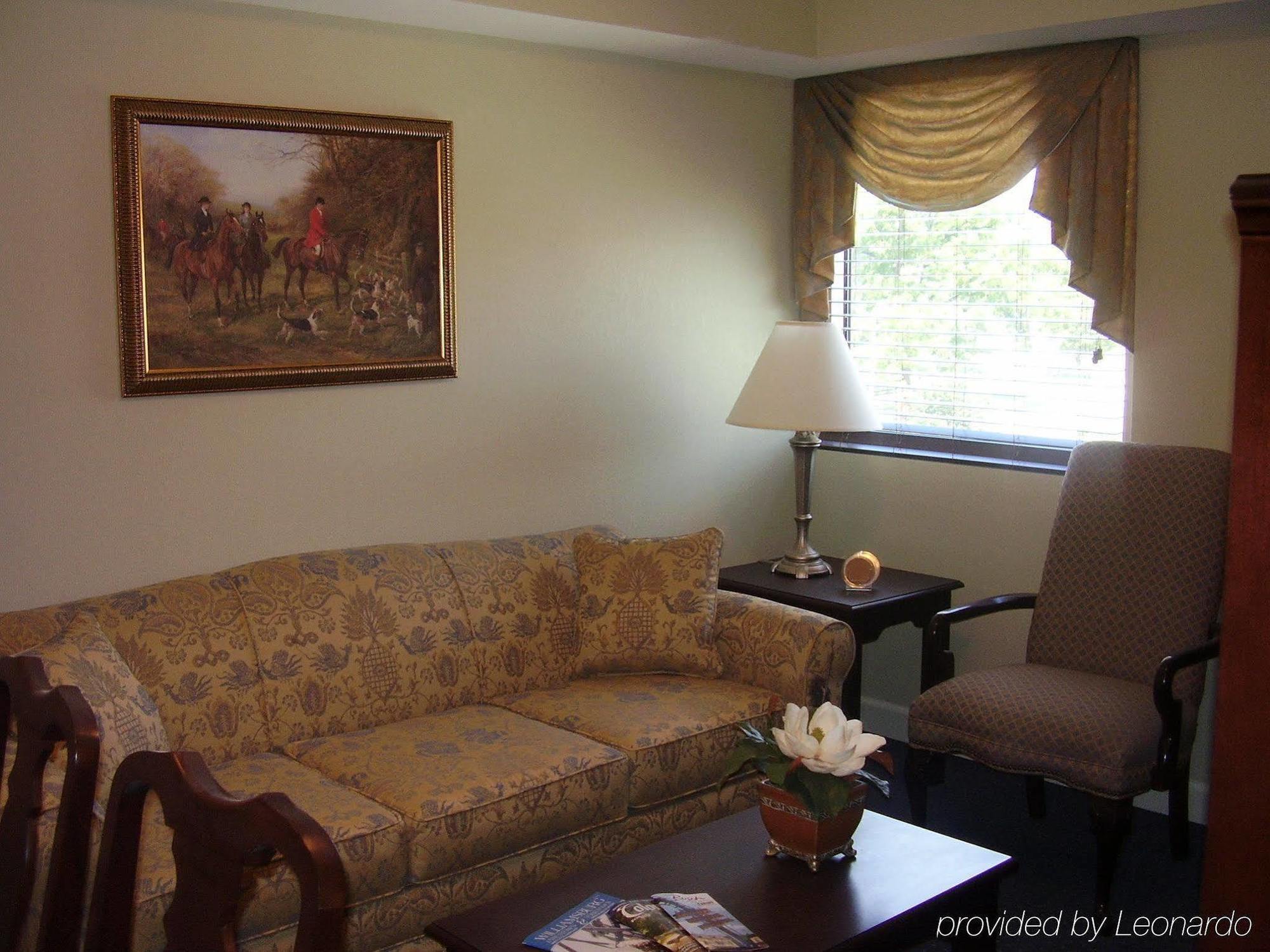 Bluegreen Vacations Patrick Henry Sqr, Ascend Resort Collection Williamsburg Room photo